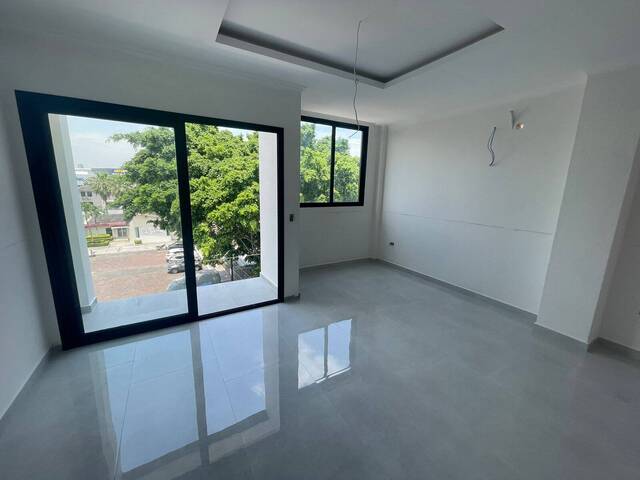 Venta en Av Francisco de Orellana - Guayaquil